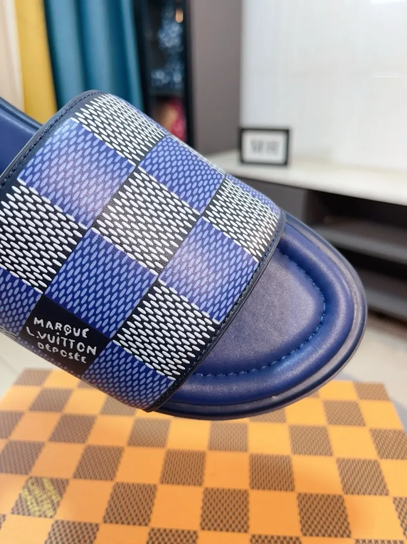 Men's shoes 💰340🌹🌹 (lv-Louis Vuitton) New men's slippers, high-end boutique, exquisite embossed logo decoration on the upper, fine workmanship, super soft soles, casual, loose and comfortable, a must-have in summer! \nsize：38-44